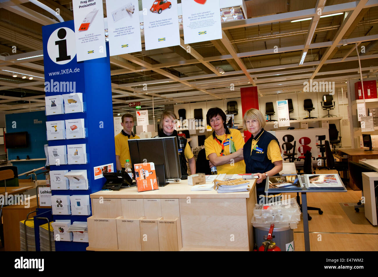 Eroeffnungsvorbereitung IKEA Berlin-Lichtenberg Stock Photo - Alamy