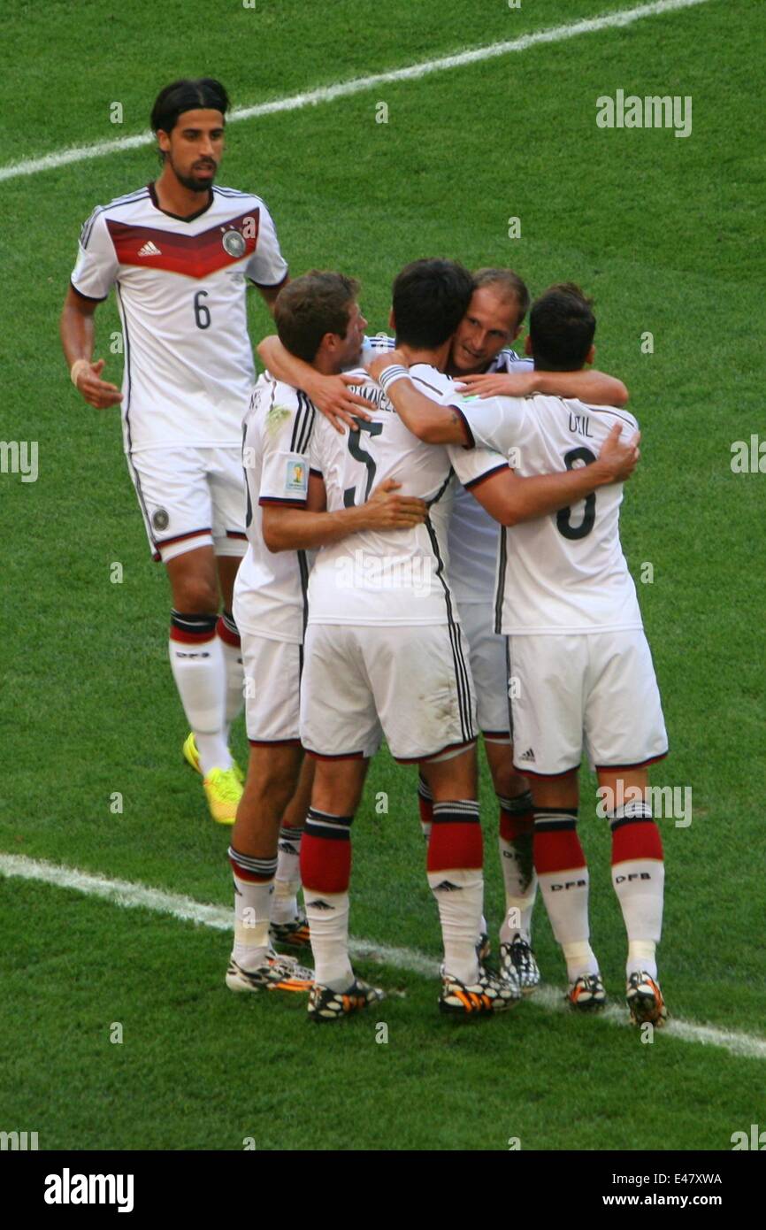 Rio de Janeiro, Brazil. 04th July, 2014. 2014 FIFA World Cup Brazil. Mats Hummels (GER) surrounded by his colleagues celebrating his goal in the quarterfinals match France 0-1 Germany. Rio de Janeiro, Brazil, 4th July, 2014. Credit:  Maria Adelaide Silva/Alamy Live News Stock Photo
