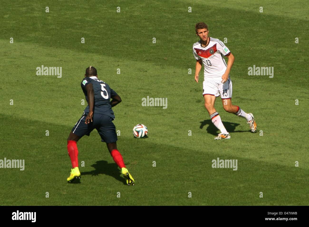 Rio de Janeiro, Brazil. 04th July, 2014. 2014 FIFA World Cup Brazil. Mamadou Sakho (FRA) and Thomas Müller (GER) in the quarterfinals match France 0-1 Germany. Rio de Janeiro, Brazil, 4th July, 2014. Credit:  Maria Adelaide Silva/Alamy Live News Stock Photo