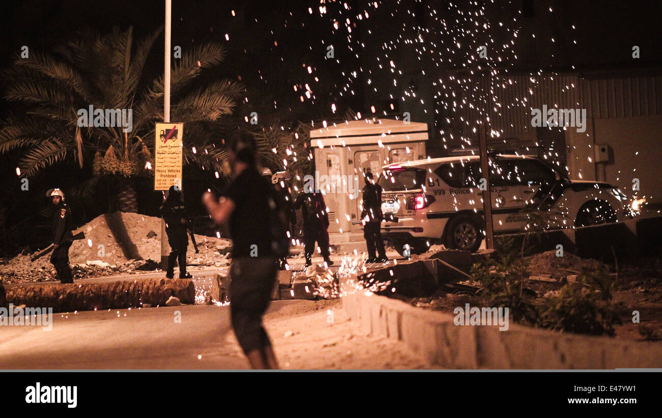 Abu Saiba, Bahrain. 4th July, 2014. Bahrain, Abu Saiba clashes in Abu