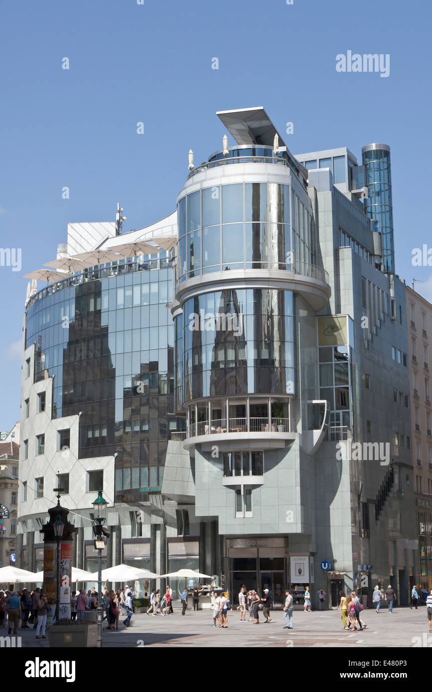 Haas Haus (Haas-Haus), modern controversial building in central Vienna Stock Photo