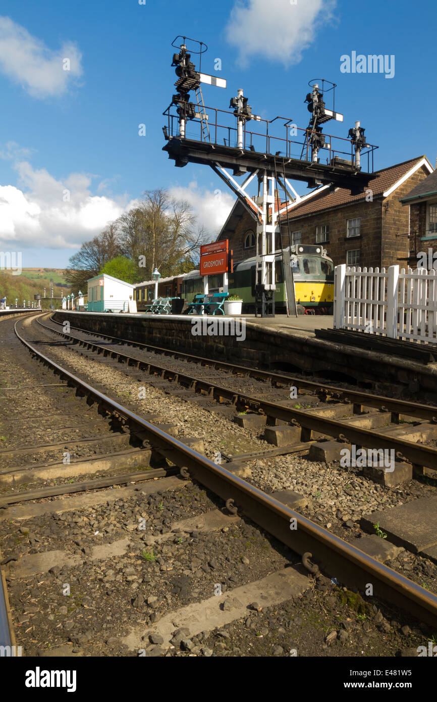 Railroad tracks, platform, semaphore signals and carriages. Grosmont Railway Station, Eskdale, Scarborough, North Yorkshire, UK Stock Photo