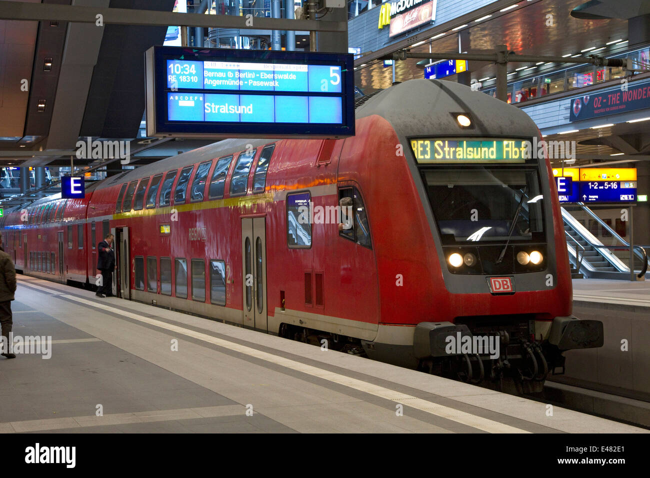 Regional train locomotive berlin hi-res stock photography and images ...