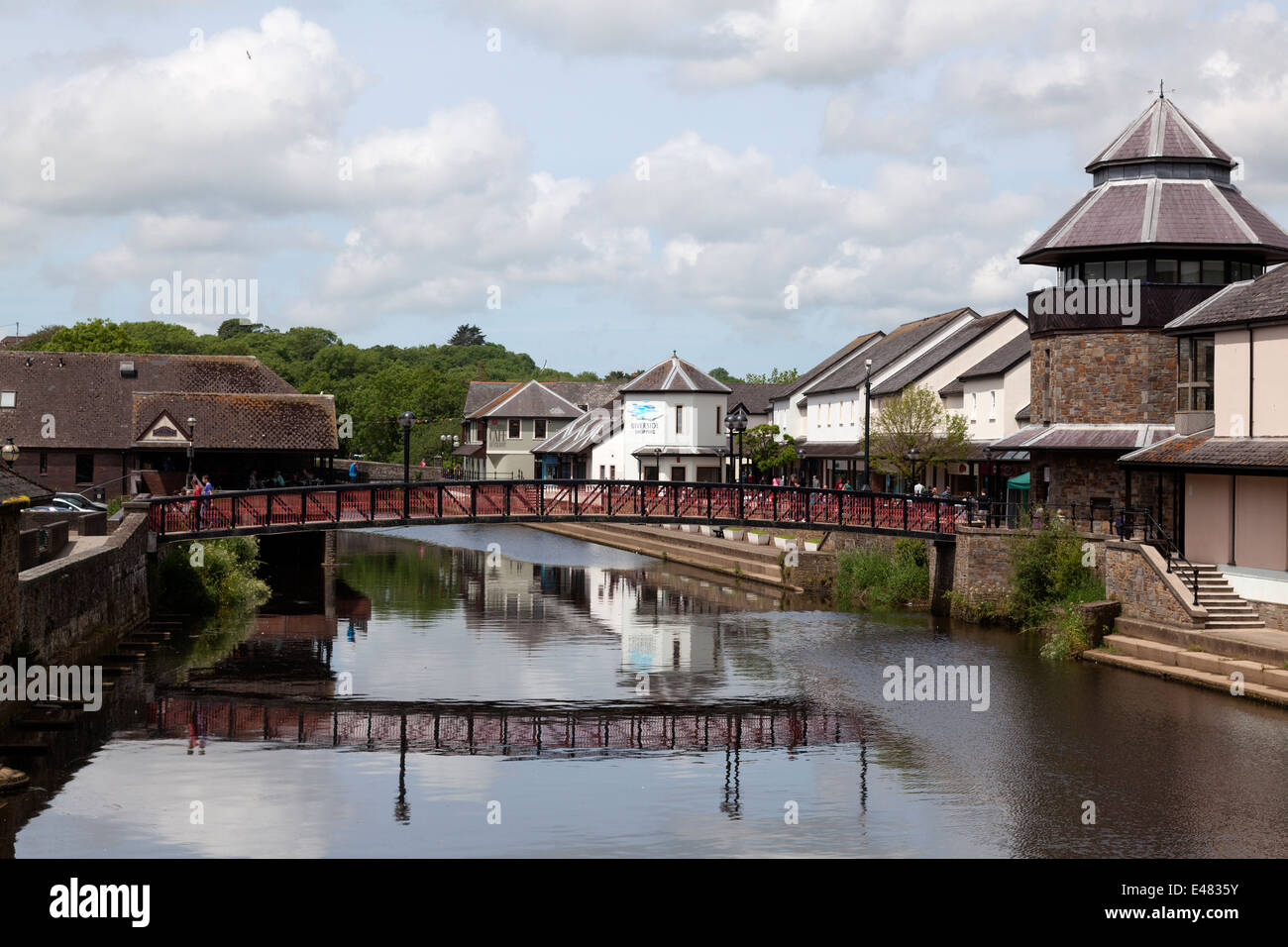 Riverside Shopping Centre and footbridge across the Western Cleddau River, Haverfordwest, Pembrokeshire Stock Photo