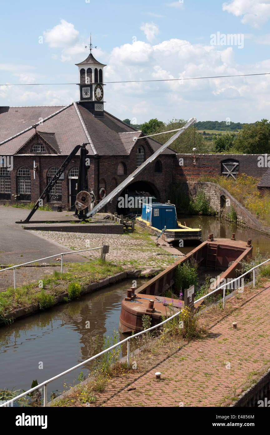 Hartshill Wharf on the Coventry Canal, Warwickshire, England, UK Stock Photo