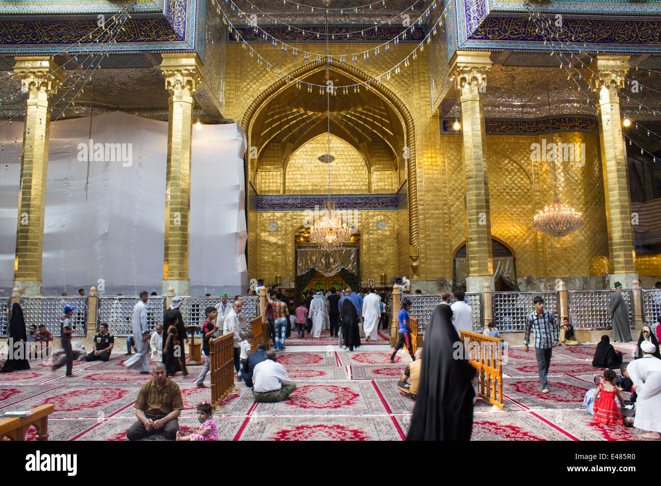 Karbala mosque hi-res stock photography and images - Alamy