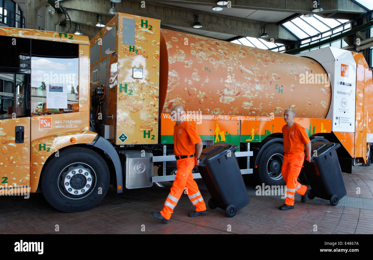 BSR garbage trucks with hydrogen fuel cell Stock Photo Alamy