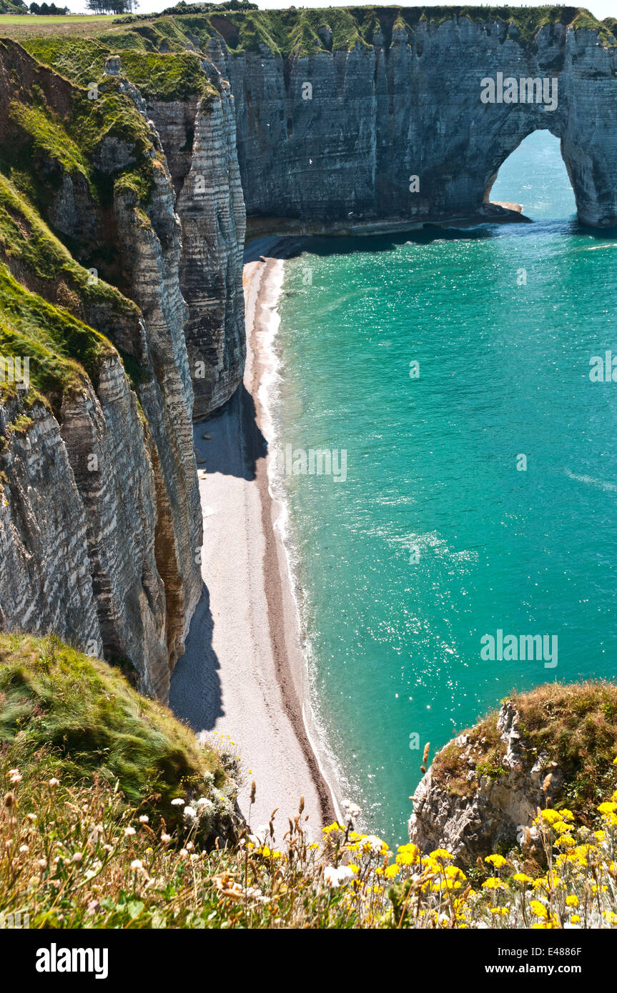 Etretat cliffs boats normandy hi-res stock photography and images - Alamy