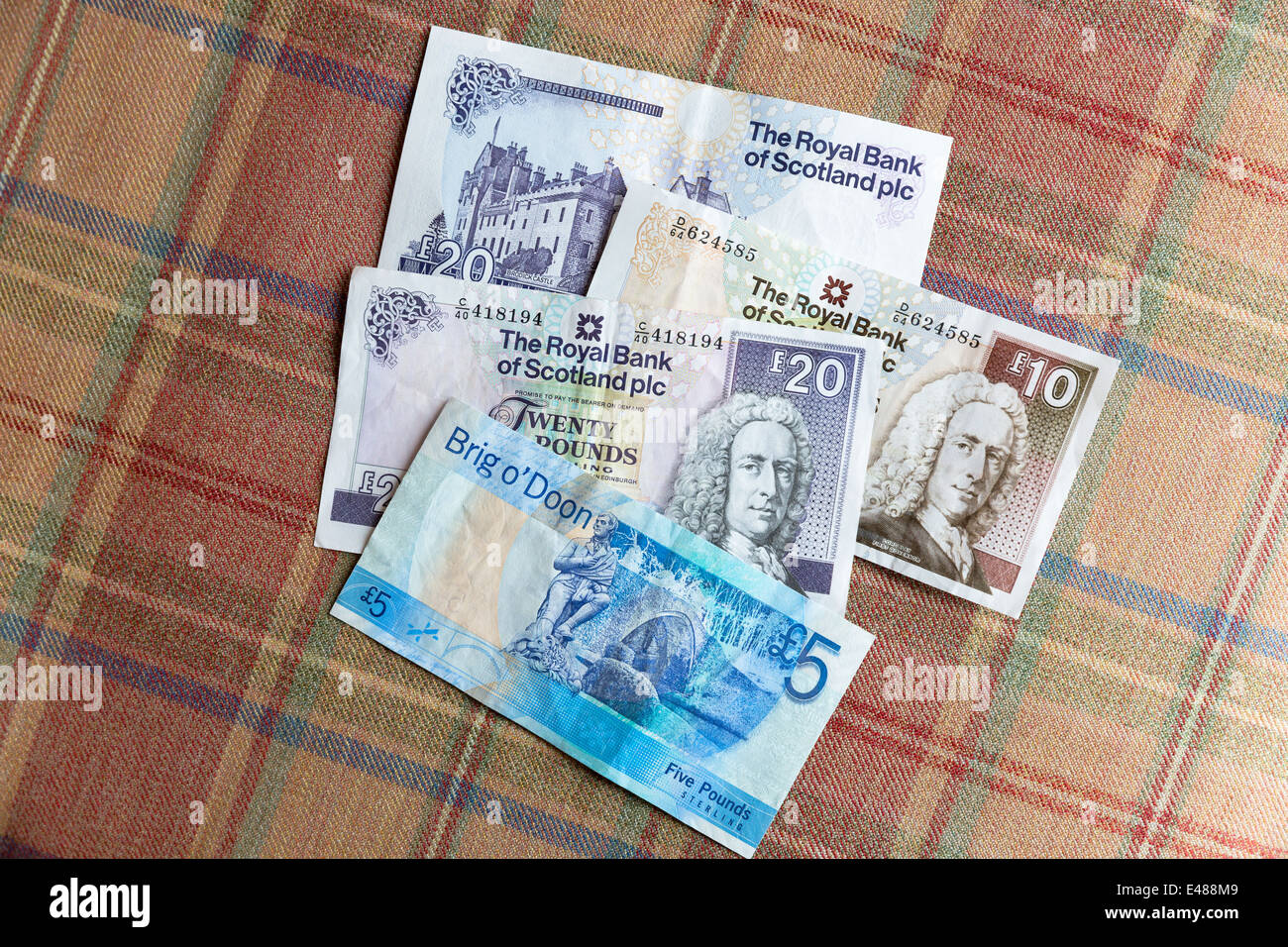 Scottish banknotes from The Royal Bank of SCOTLAND £5, £10 £20 on traditional Scottish tartan background Stock Photo