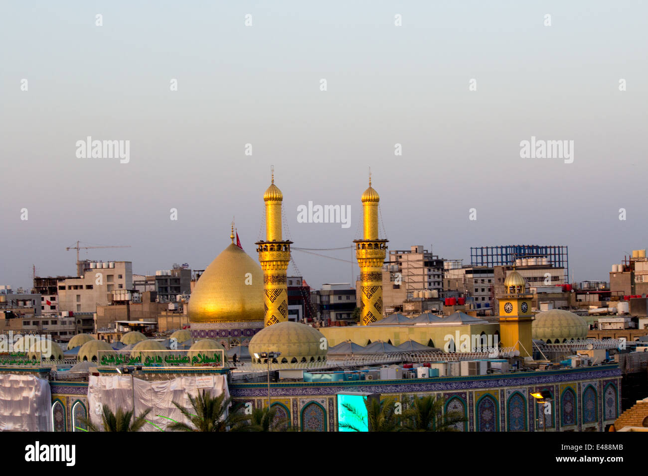 Karbala shrine hi-res stock photography and images - Alamy
