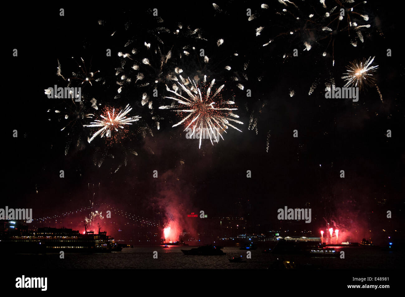 New York, N.Y. — On July 4, 2014, fireworks exploded on the East River over the Brooklyn Bridge in celebration of the signing of the Declaration of Independence 238 years ago, when the American colonies declared their independence from Great Britain. (© Terese Loeb Kreuzer) Stock Photo