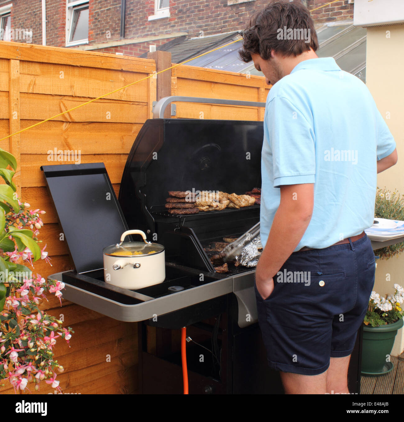 Standing bbq hi-res stock photography and images - Alamy