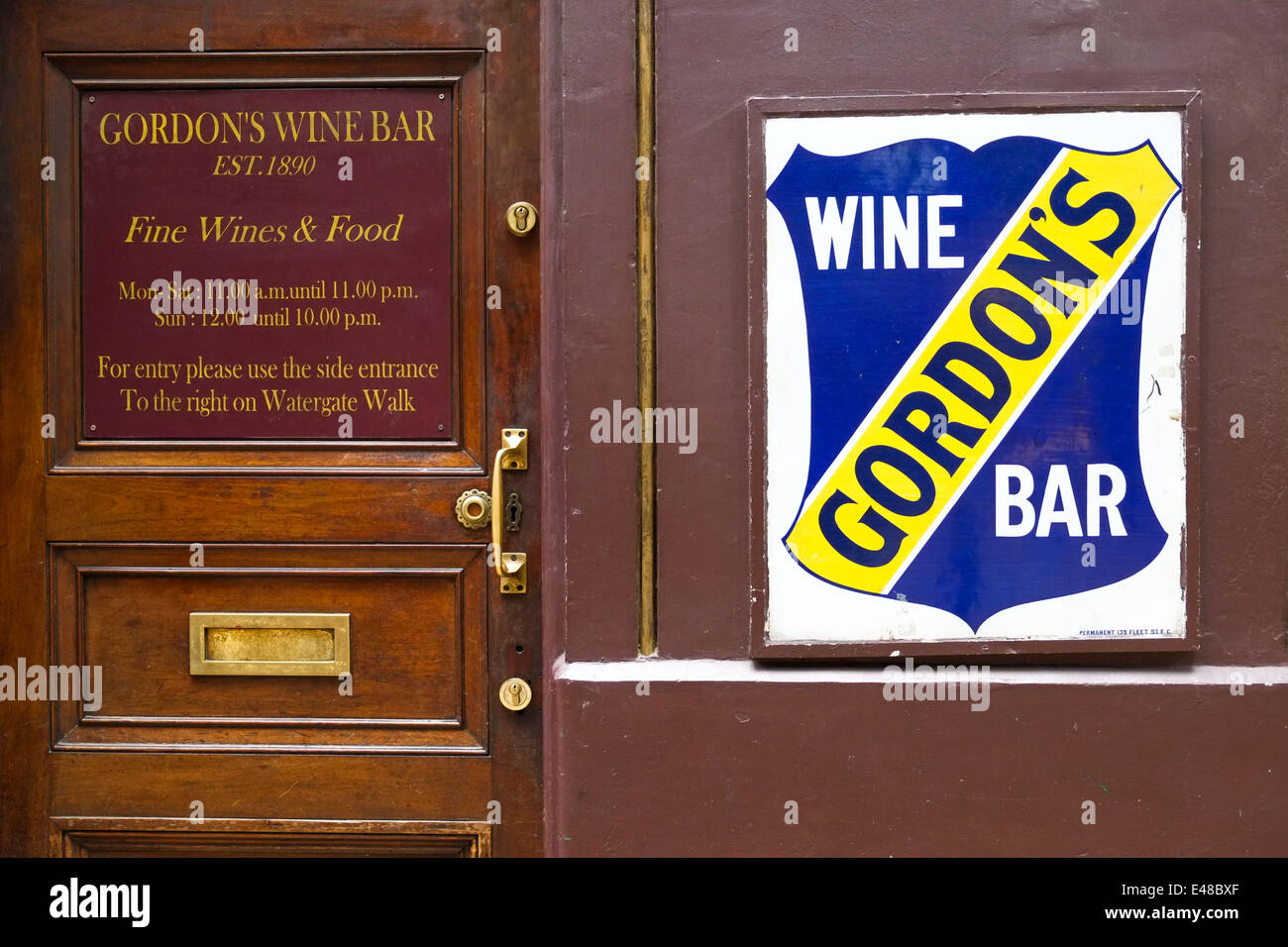 Gordon's Wine Bar Stock Photo Alamy