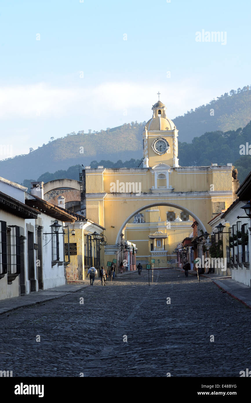 Arco de Santa Catalina, the Saint Catalina Arch, from the south looking  up 5 Avenida Norte.  Antigua Guatemala Stock Photo