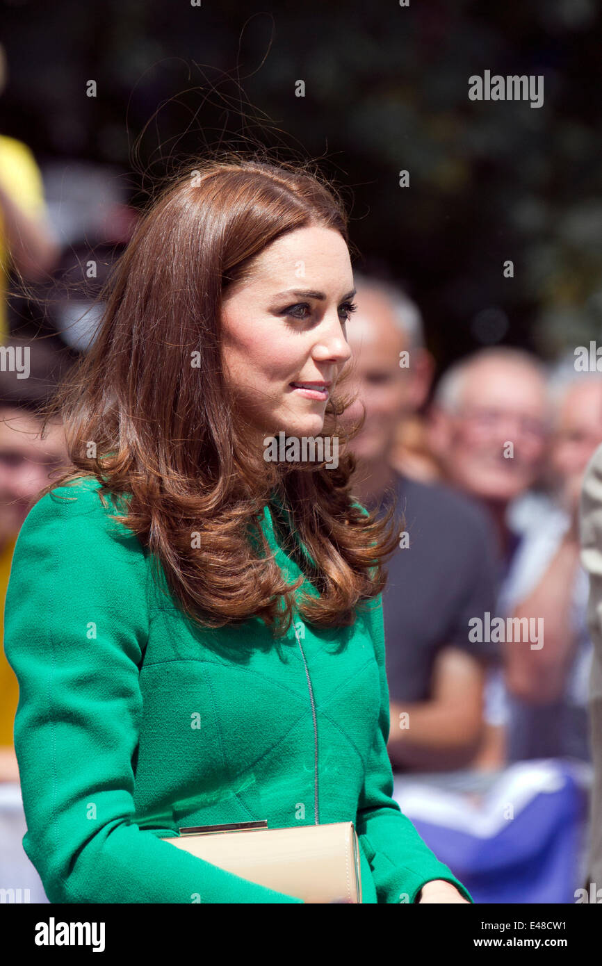 Royal Gcvo Robe Kate Cambridge Green Dress High Resolution Stock Photography and Images ...