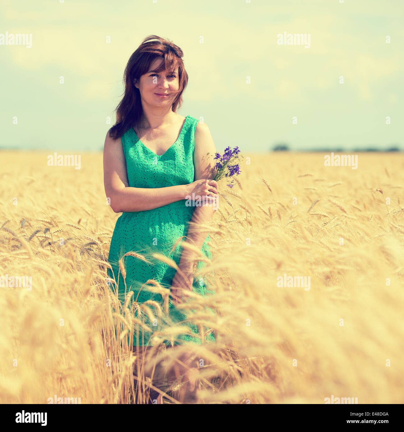 Woman portrait on wheat field Stock Photo - Alamy