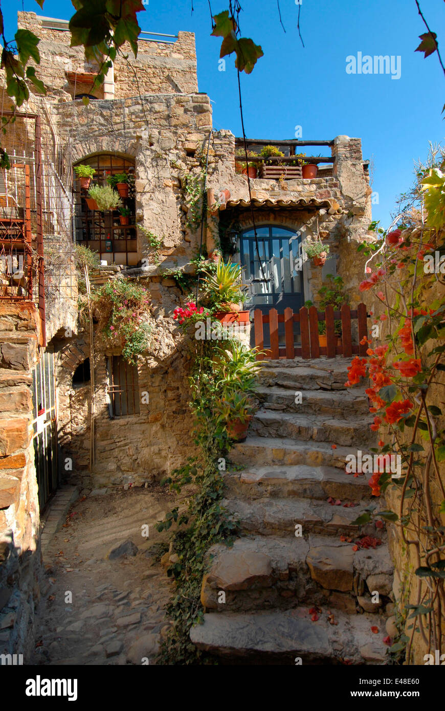 15.07.2007 Italy  Bussana Vecchia - Wohnung und Stock Photo