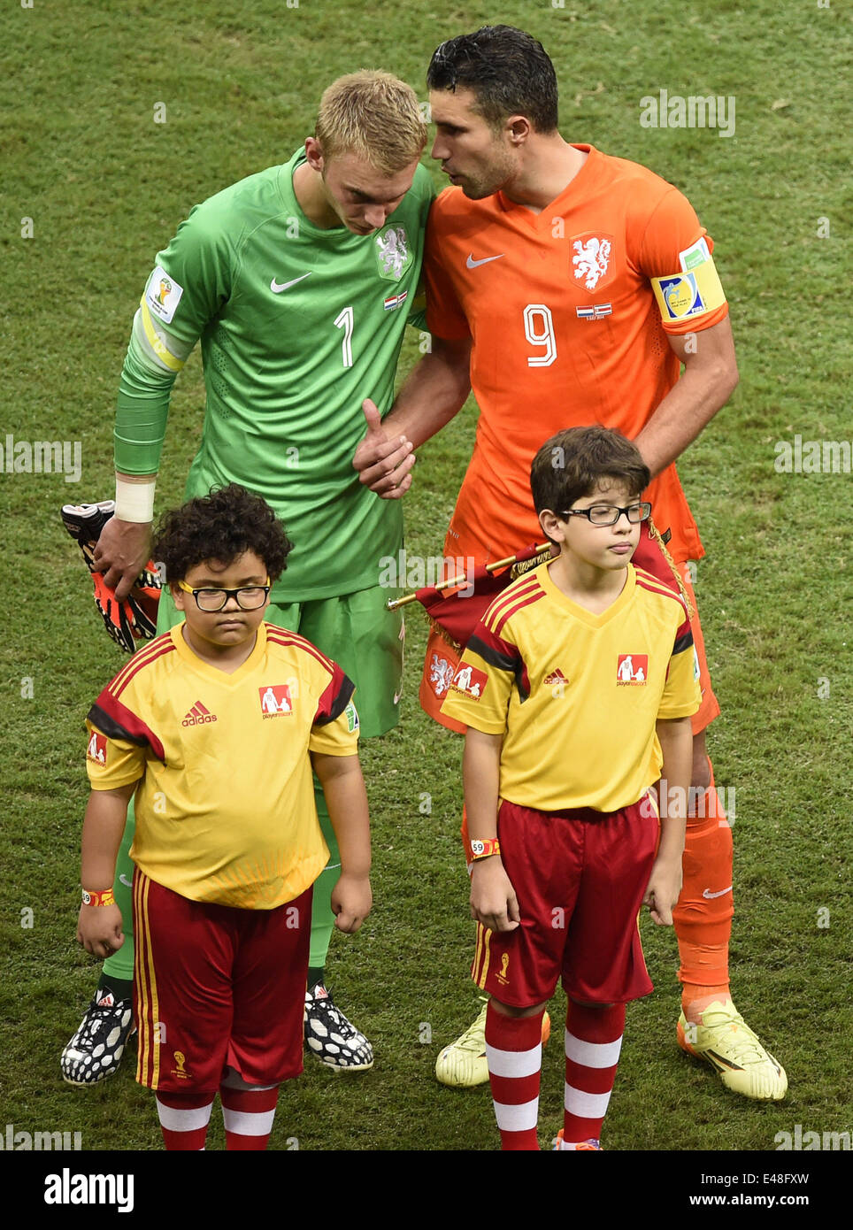 Salvador, Brazil. 5th July, 2014. Netherlands' captain Robin van Persie (R, back) speaks with goalkeeper Jasper Cillessen before a quarter-finals match between Netherlands and Costa Rica of 2014 FIFA World Cup at the Arena Fonte Nova Stadium in Salvador, Brazil, on July 5, 2014. Credit:  Yang Lei/Xinhua/Alamy Live News Stock Photo