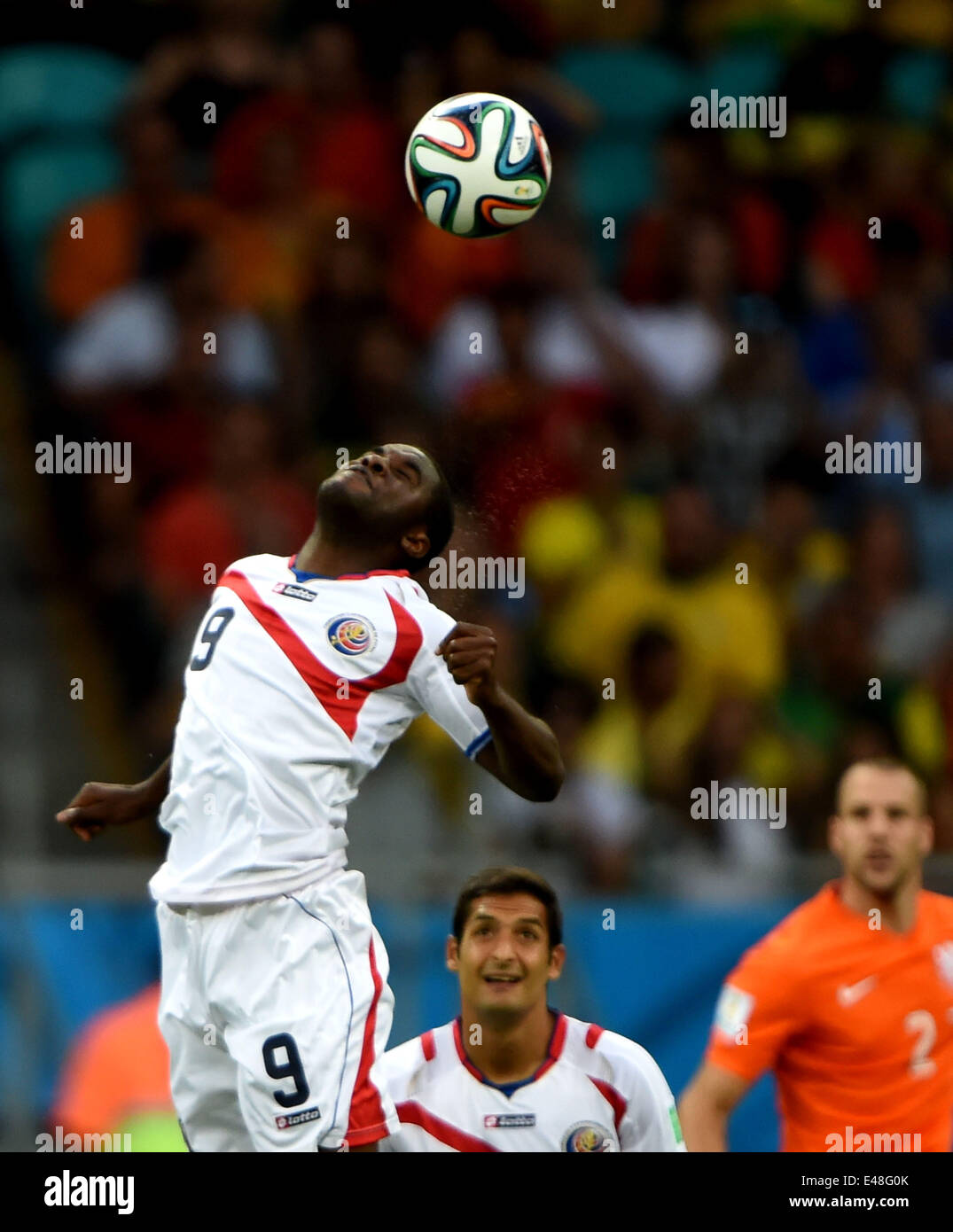 Salvador, Brazil. 5th July, 2014. Costa Rica's Joel Campbell (L) heads the ball during a quarter-finals match between Netherlands and Costa Rica of 2014 FIFA World Cup at the Arena Fonte Nova Stadium in Salvador, Brazil, on July 5, 2014. Credit:  Guo Yong/Xinhua/Alamy Live News Stock Photo