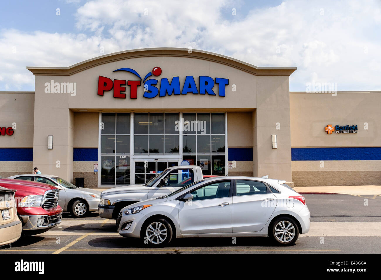 Pet Smart, a chain store providing merchandise and food for animals and pets. Oklahoma City, Oklahoma, USA. Stock Photo
