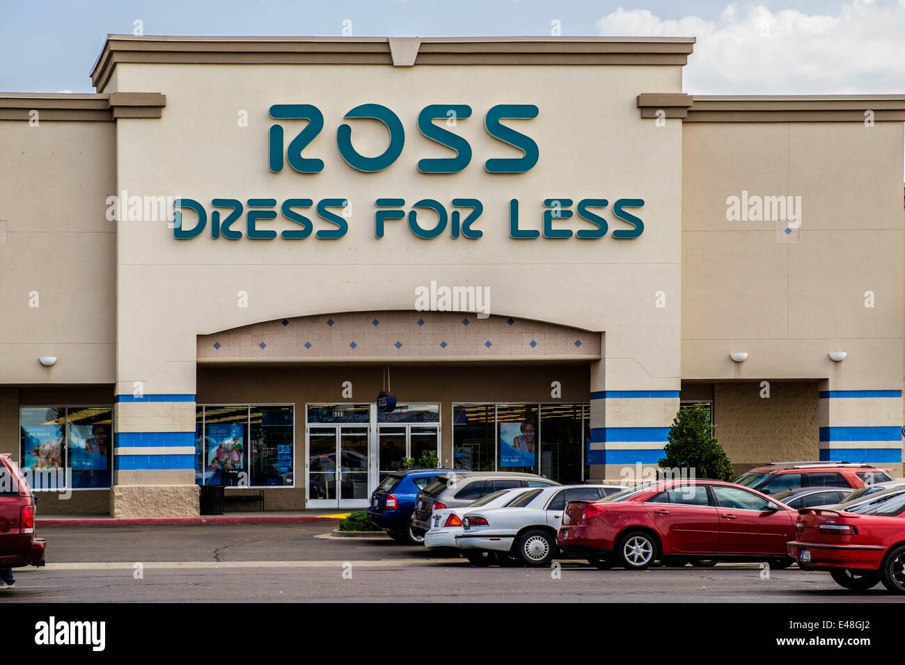 The exterior of Ross Dress For Less, a discount clothing store chain.  Oklahoma City, Oklahoma, USA Stock Photo - Alamy