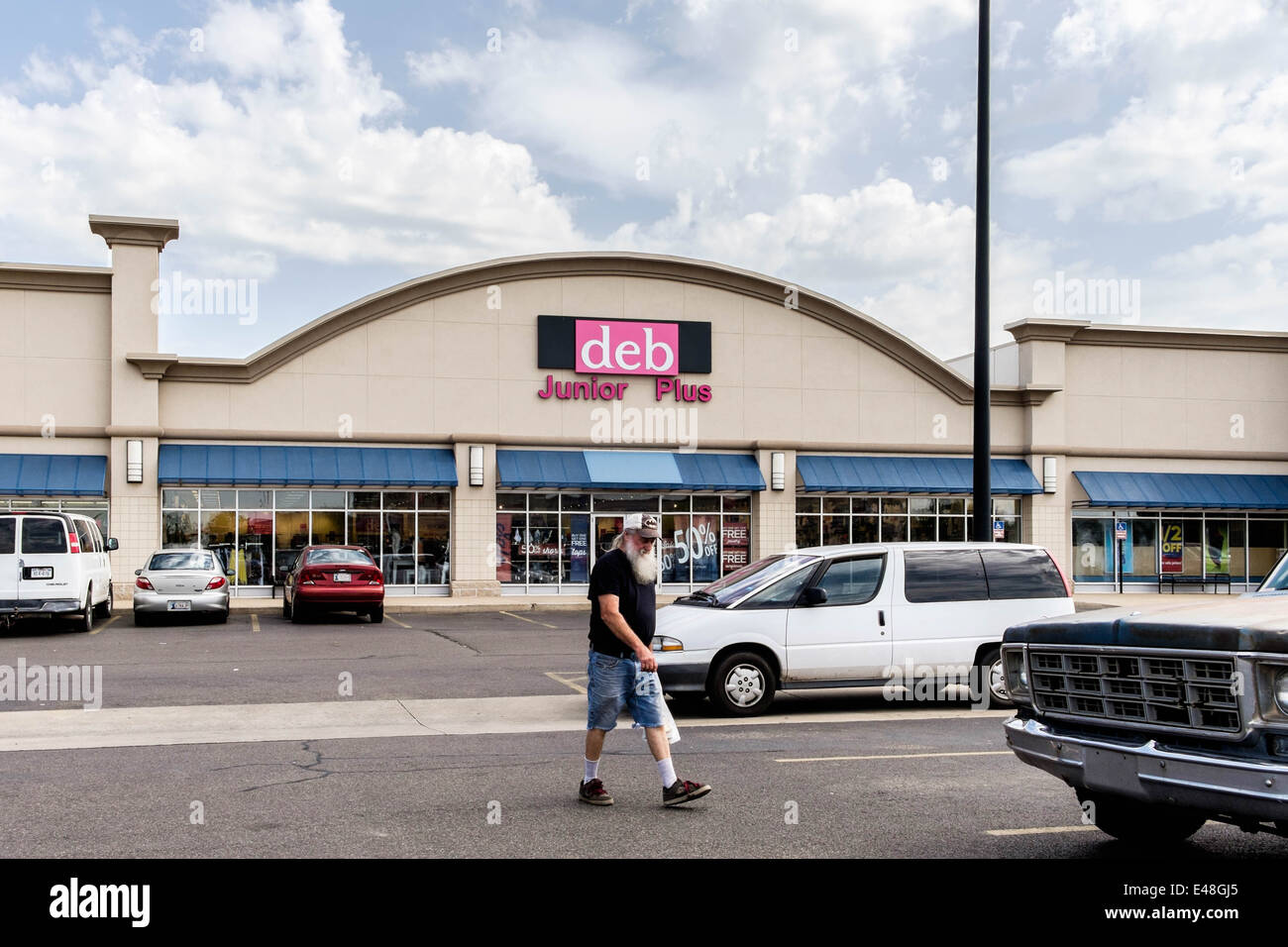 The exterior of deb, a store for junior plus size. A gray haired bearded shopper returns to his car. Oklahoma City, Oklahoma, USA. Stock Photo