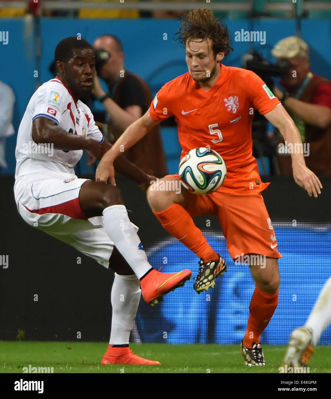 Salvador, Brazil. 5th July, 2014. Netherlands' Daley Blind (R) vies with Costa Rica's Joel Campbell during a quarter-finals match between Netherlands and Costa Rica of 2014 FIFA World Cup at the Arena Fonte Nova Stadium in Salvador, Brazil, on July 5, 2014. Credit:  Guo Yong/Xinhua/Alamy Live News Stock Photo