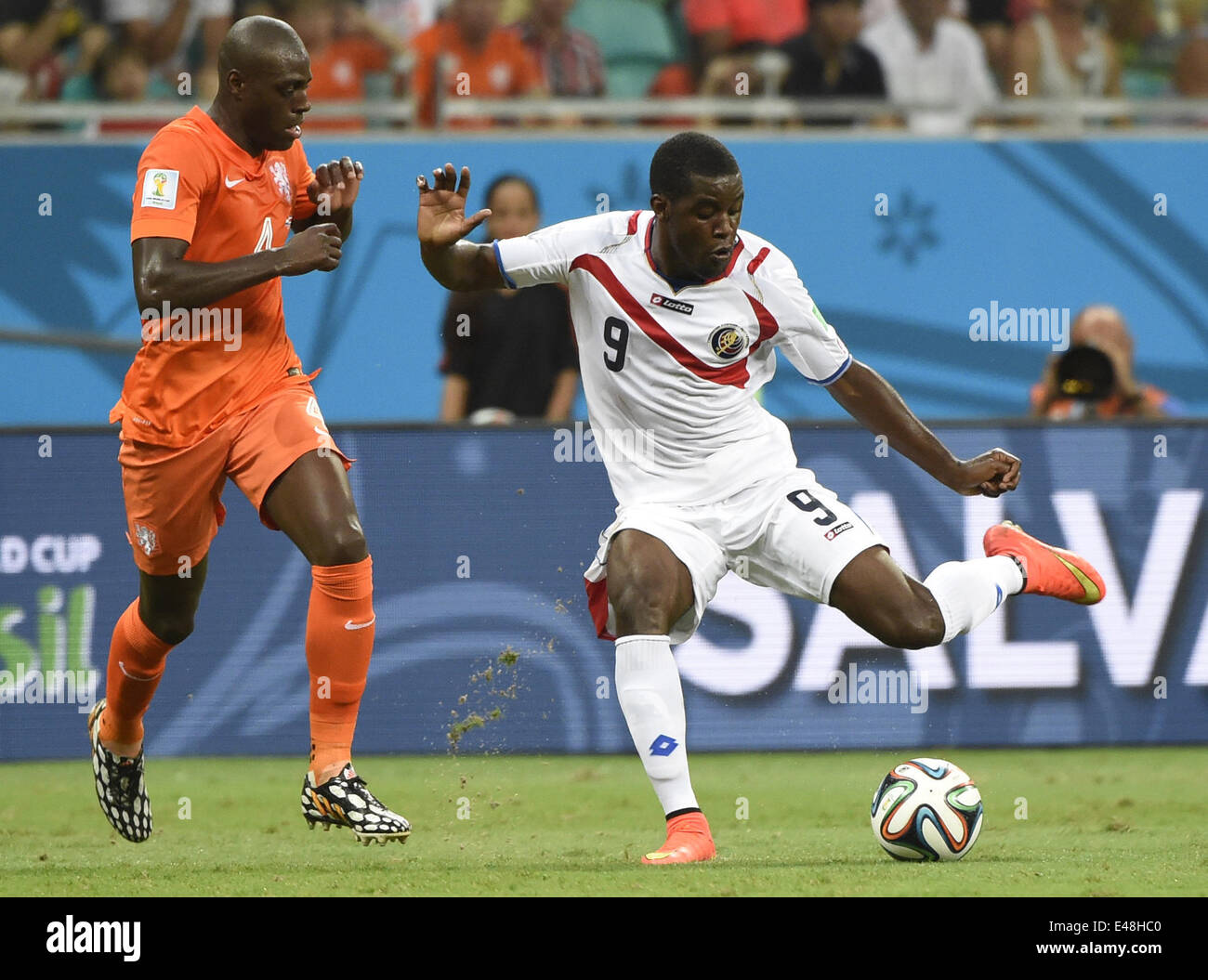 Salvador, Brazil. 5th July, 2014. Netherlands's Bruno Martins Indi vies with Costa Rica's Joel Campbell during a quarter-finals match between Netherlands and Costa Rica of 2014 FIFA World Cup at the Arena Fonte Nova Stadium in Salvador, Brazil, on July 5, 2014. Credit:  Lui Siu Wai/Xinhua/Alamy Live News Stock Photo