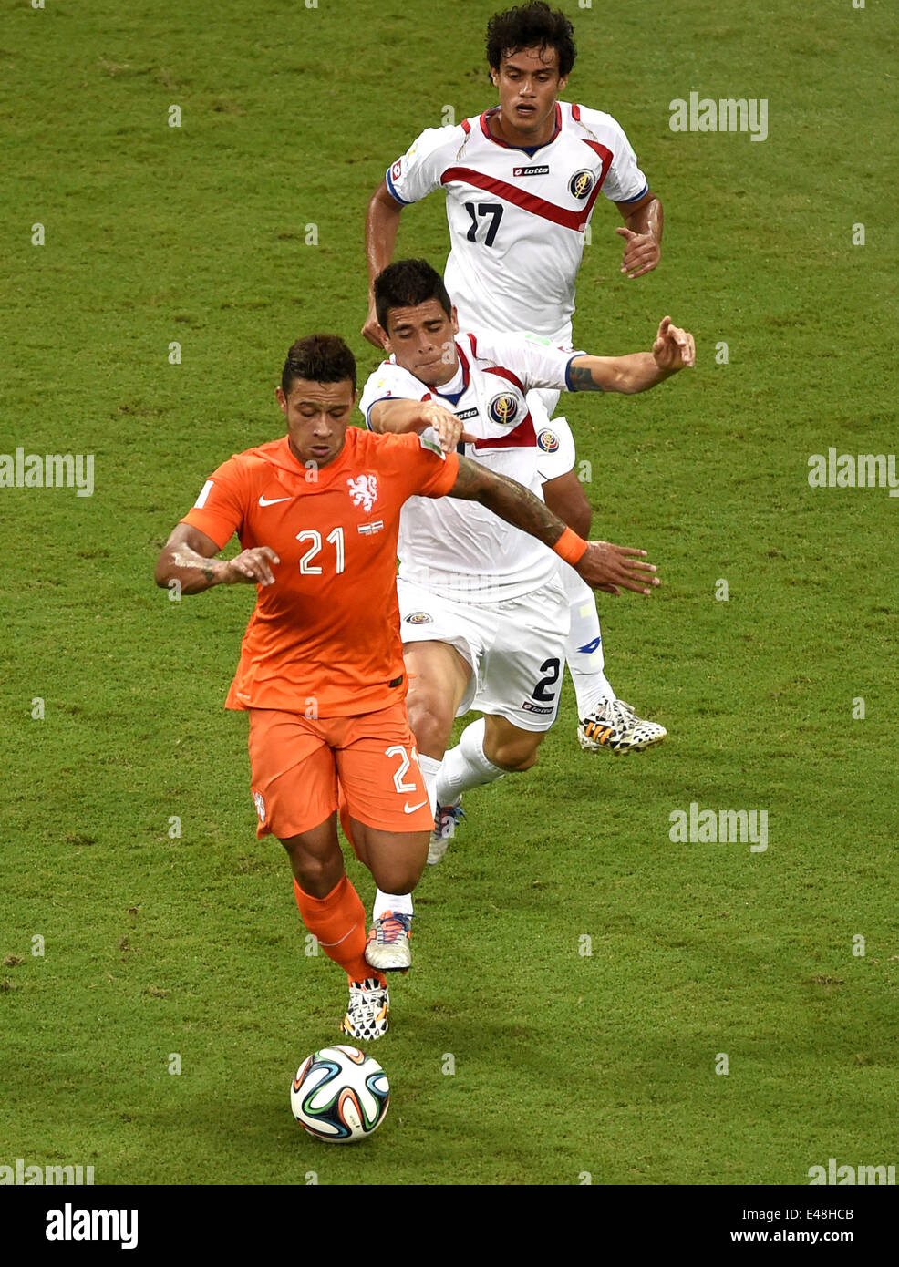 Salvador, Brazil. 5th July, 2014. Netherlands' Memphis Depay (front) vies with Costa Rica's Johnny Acosta (C) and Yeltsin Tejeda during a quarter-finals match between Netherlands and Costa Rica of 2014 FIFA World Cup at the Arena Fonte Nova Stadium in Salvador, Brazil, on July 5, 2014. Credit:  Yang Lei/Xinhua/Alamy Live News Stock Photo