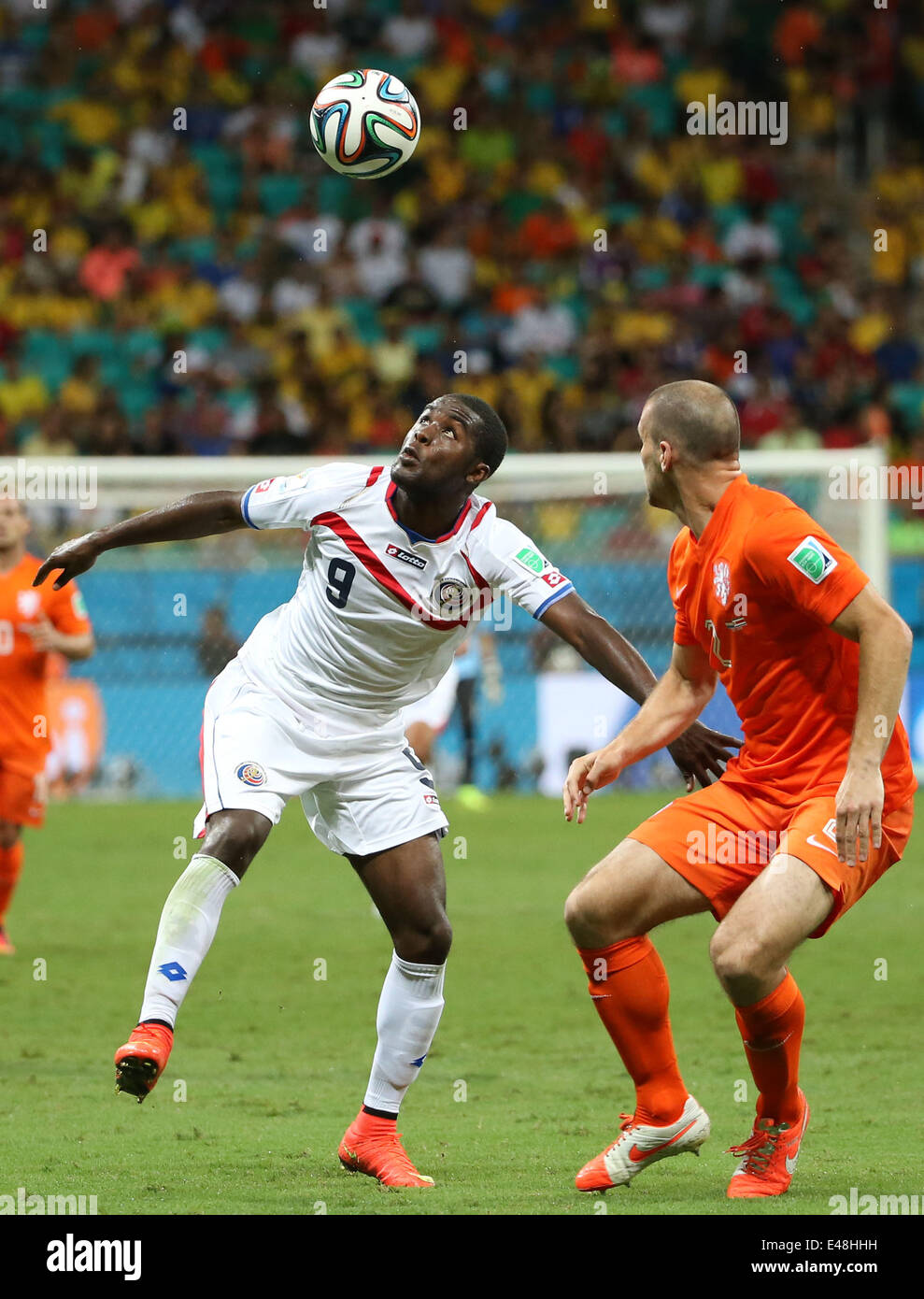 Salvador, Brazil. 5th July, 2014. Costa Rica's Joel Campbell (L) vies with Netherlands' Ron Vlaar during a quarter-finals match between Netherlands and Costa Rica of 2014 FIFA World Cup at the Arena Fonte Nova Stadium in Salvador, Brazil, on July 5, 2014. Credit:  Cao Can/Xinhua/Alamy Live News Stock Photo