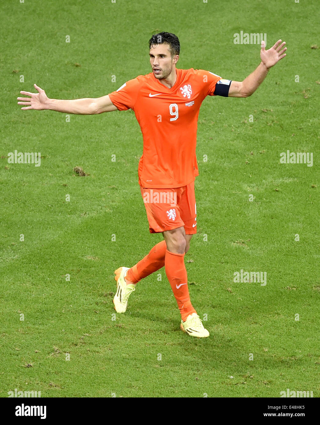 Salvador, Brazil. 5th July, 2014. Netherlands' Robin van Persie reacts during a quarter-finals match between Netherlands and Costa Rica of 2014 FIFA World Cup at the Arena Fonte Nova Stadium in Salvador, Brazil, on July 5, 2014. Credit:  Yang Lei/Xinhua/Alamy Live News Stock Photo