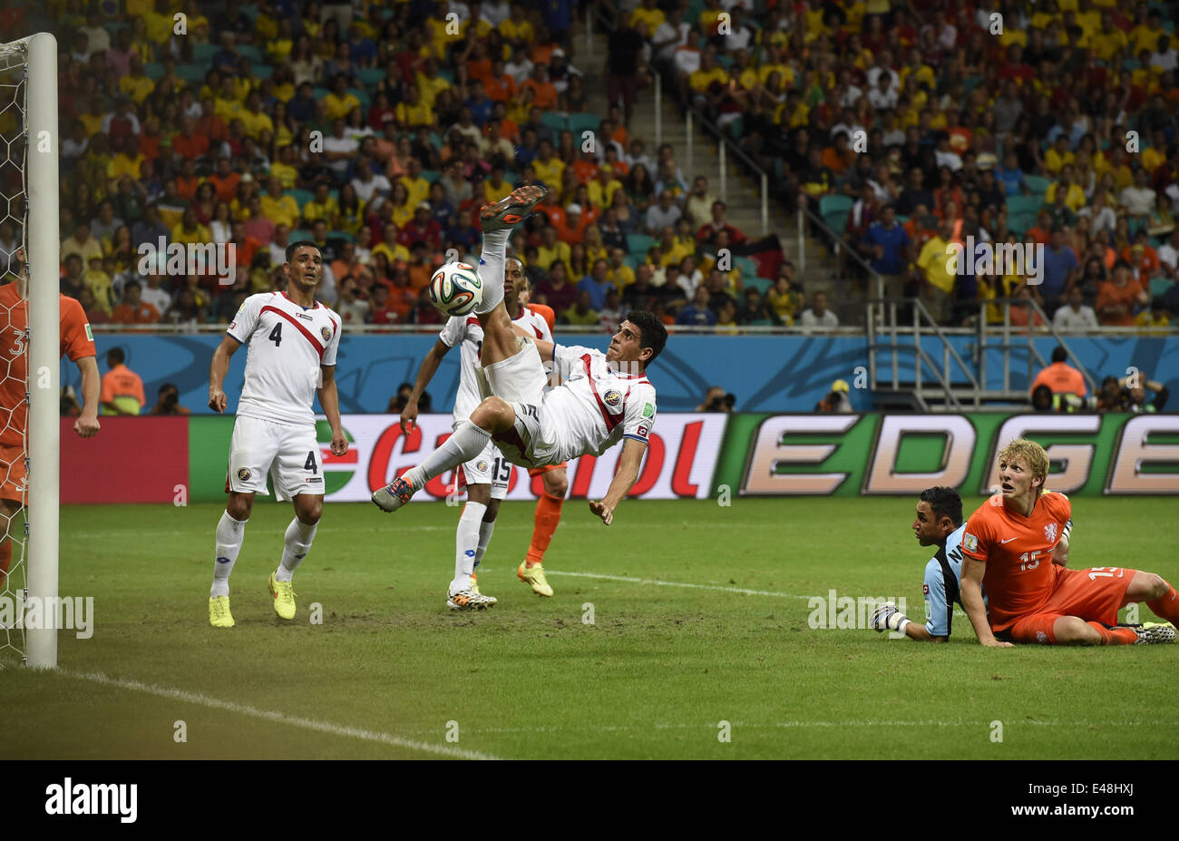 Salvador, Brazil. 5th July, 2014. Costa Rica's Johnny Acosta (C) vies for the ball during a quarter-finals match between Netherlands and Costa Rica of 2014 FIFA World Cup at the Arena Fonte Nova Stadium in Salvador, Brazil, on July 5, 2014. Credit:  Lui Siu Wai/Xinhua/Alamy Live News Stock Photo