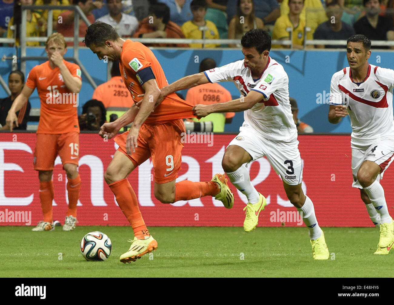 Salvador, Brazil. 5th July, 2014. Netherlands's Robin van Persie (2nd L) vies with Costa Rica's Giancarlo Gonzalez (2nd R) during a quarter-finals match between Netherlands and Costa Rica of 2014 FIFA World Cup at the Arena Fonte Nova Stadium in Salvador, Brazil, on July 5, 2014. Credit:  Lui Siu Wai/Xinhua/Alamy Live News Stock Photo