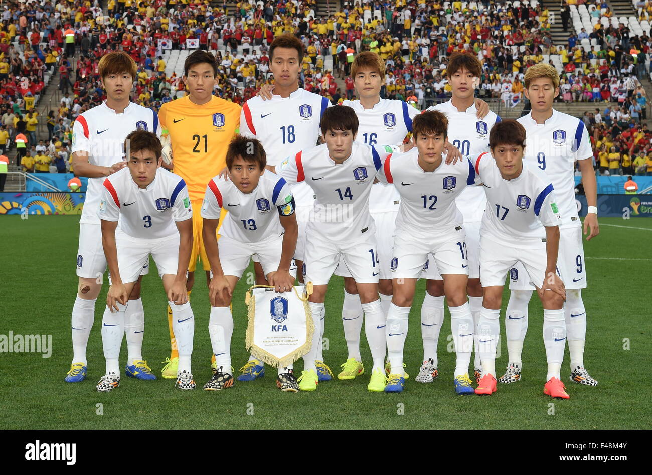 Sao Paulo, Brazil. 26th June, 2014. South Korea team group line-up (KOR) Football/Soccer : South Korea team group shot (Top row - L to R) Kim Young-Gwon, Kim Seung-Gyu, Kim Shin-Wook, Ki Sung-Yueng, Hong Jeong-Ho, Son Heung-Min, (Bottom row - L to R) Yun Suk-Young, Koo Ja-Cheol, Han Kook-Young, Lee Yong and Lee Chung-Yong before the FIFA World Cup Brazil 2014 Group H match between South Korea 0-1 Belgium at Arena de Sao Paulo in Sao Paulo, Brazil . © SONG Seak-In/AFLO/Alamy Live News Stock Photo