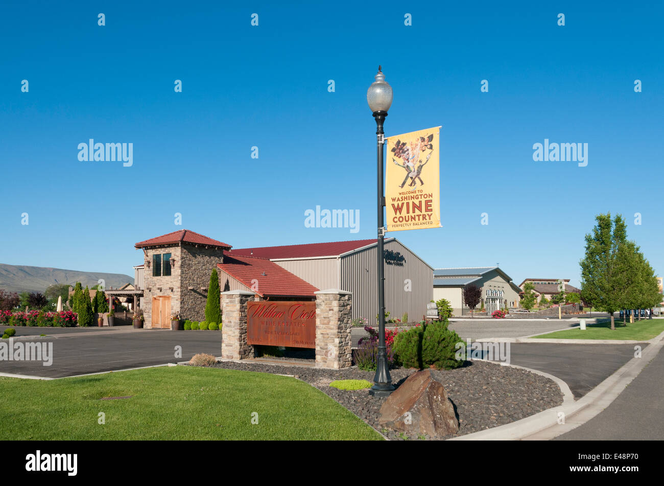 Washington, Yakima Valley, Prosser Vintner's Village, location of several winery wine tasting rooms Stock Photo