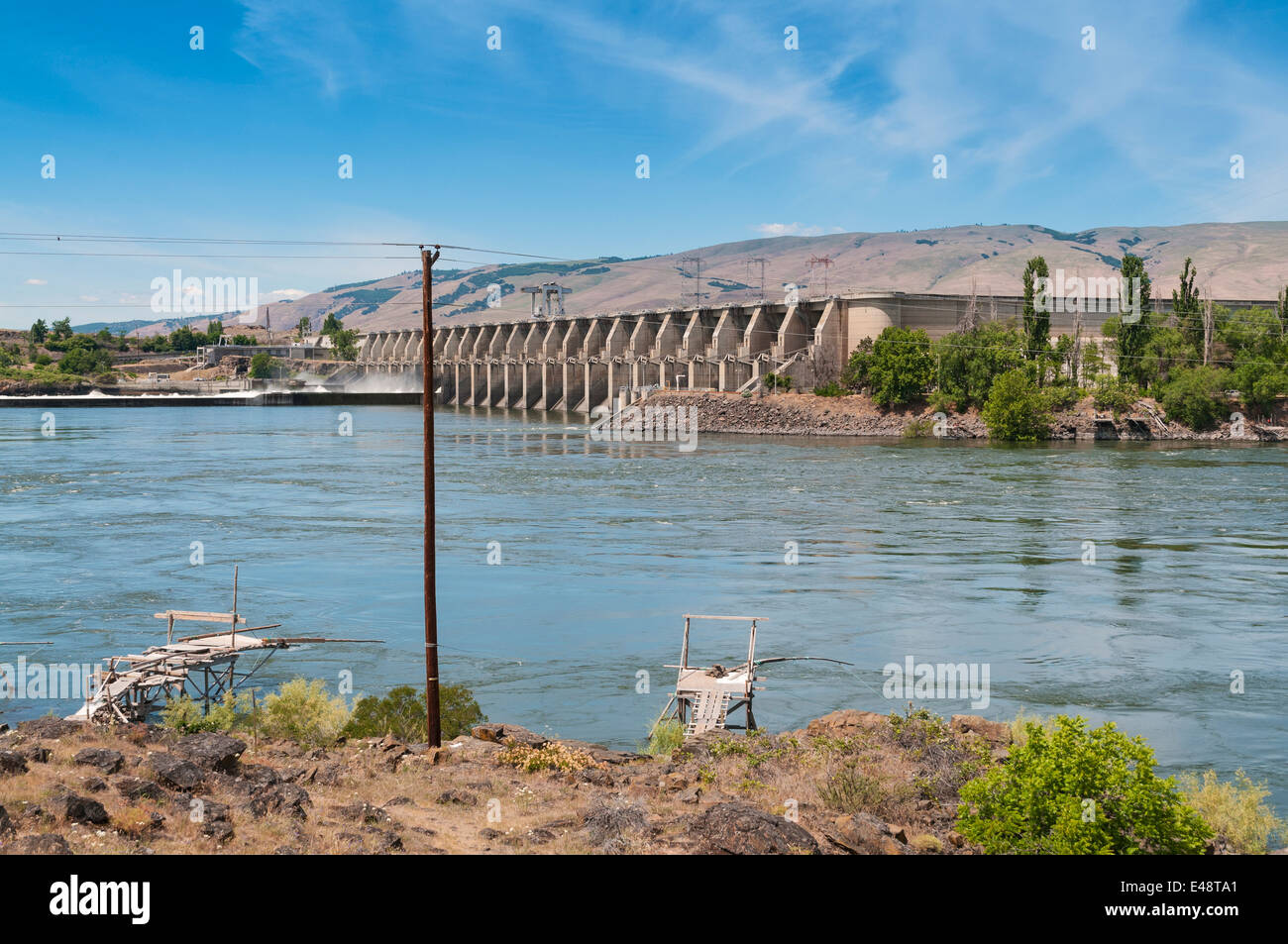 Oregon, The Dalles Dam on the Columbia River, native american indian