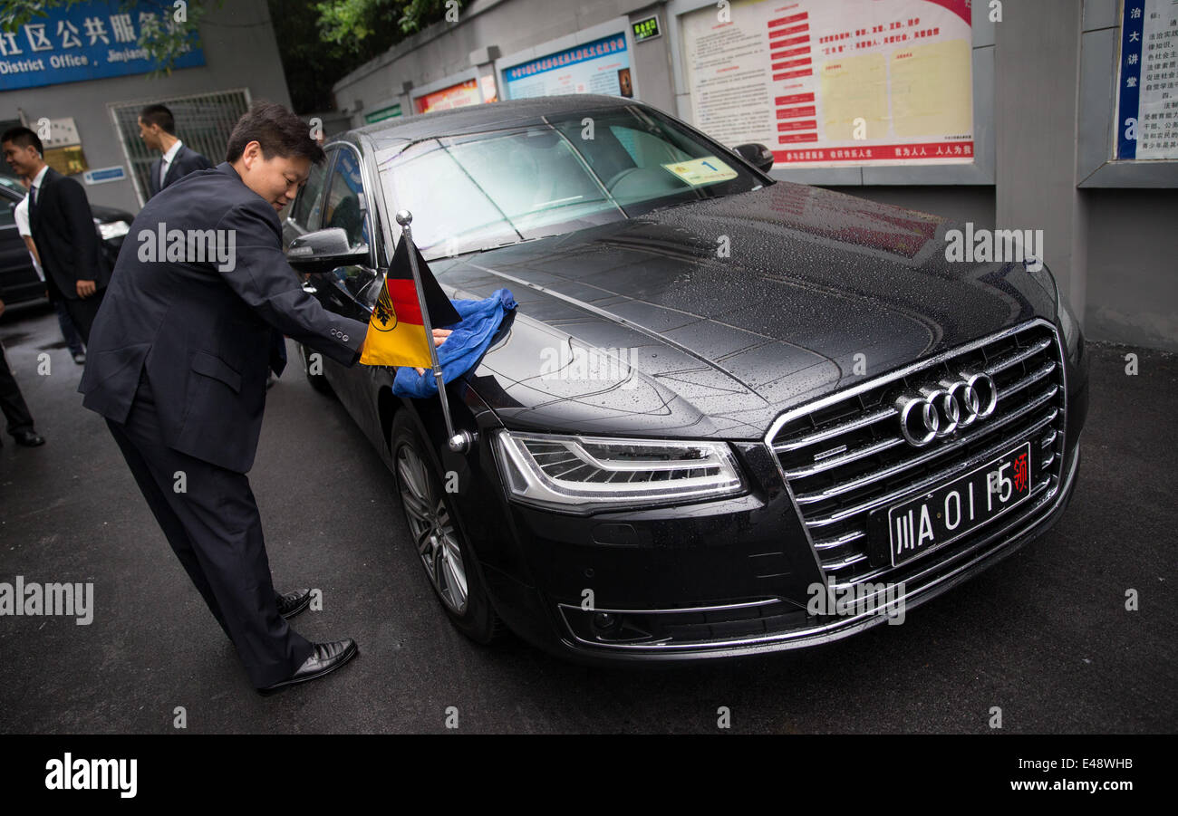 Page 3 Limousine Driver High Resolution Stock Photography And Images Alamy