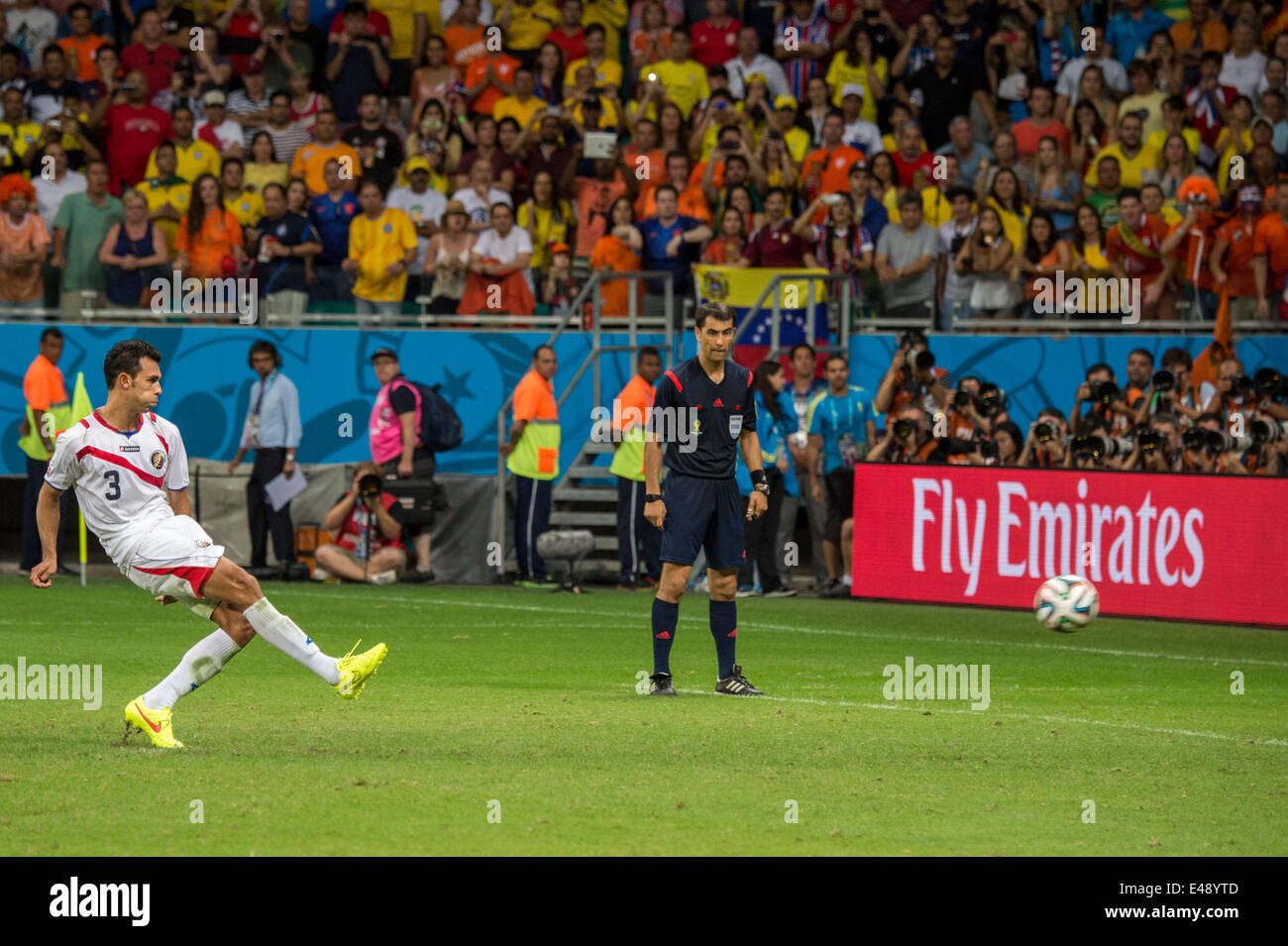 Salvador, Brazil. 5th July, 2014. Giancarlo Gonzalez (CRC) Football/Soccer : Giancarlo Gonzalez of Costa Rica scores in a penalty shoot out during the FIFA World Cup Brazil 2014 quarter-finals match between Netherlands 0(4-3)0 Costa Rica at Arena Fonte Nova stadium in Salvador, Brazil . Credit:  Maurizio Borsari/AFLO/Alamy Live News Stock Photo