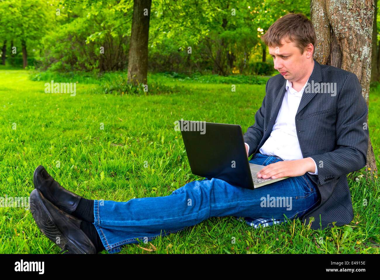 successful businessman with laptop in the park Stock Photo - Alamy