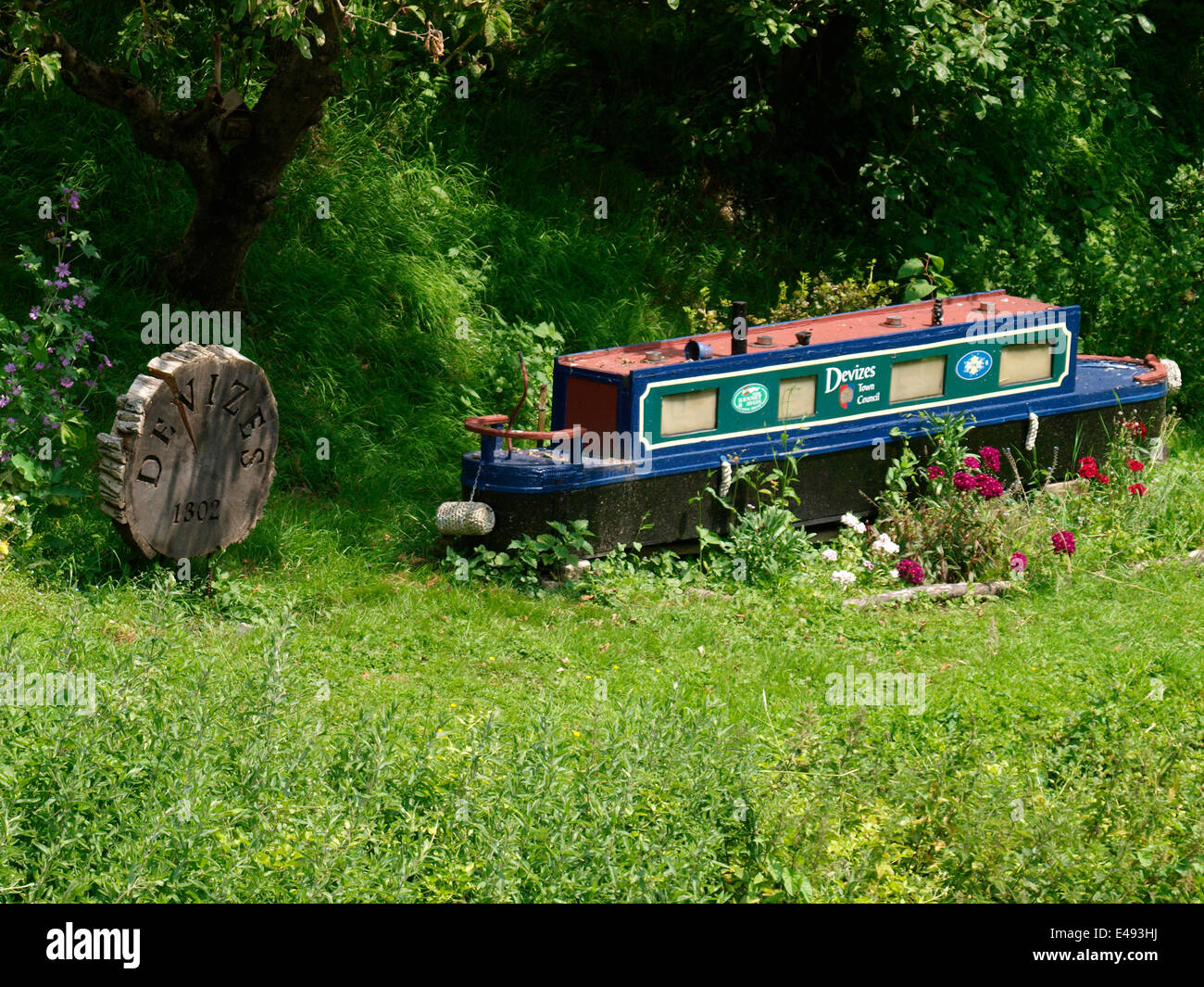 Devizes town sign model of canal boat alongside the and Avon