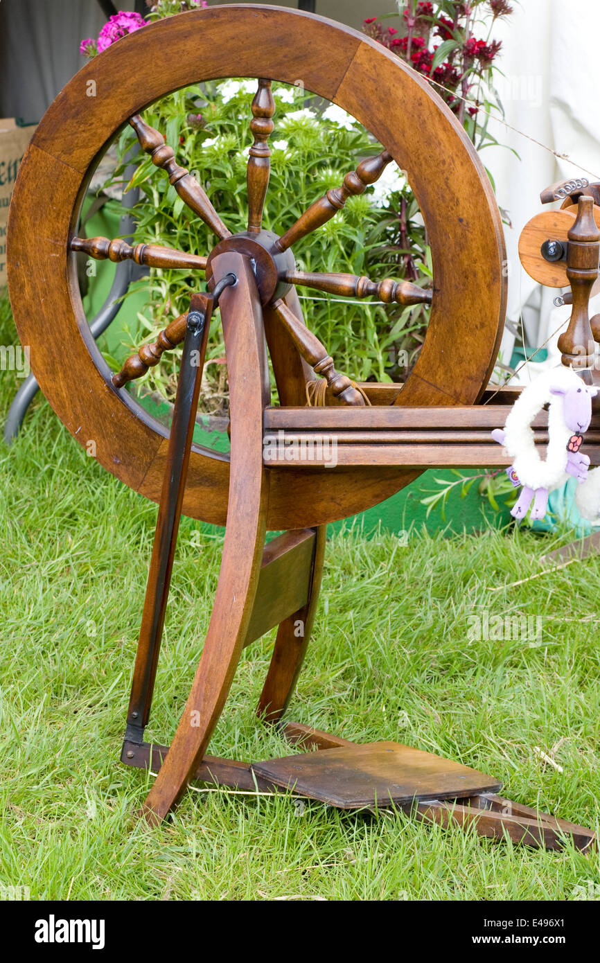 vintage wooden spinning wheel Stock Photo Alamy