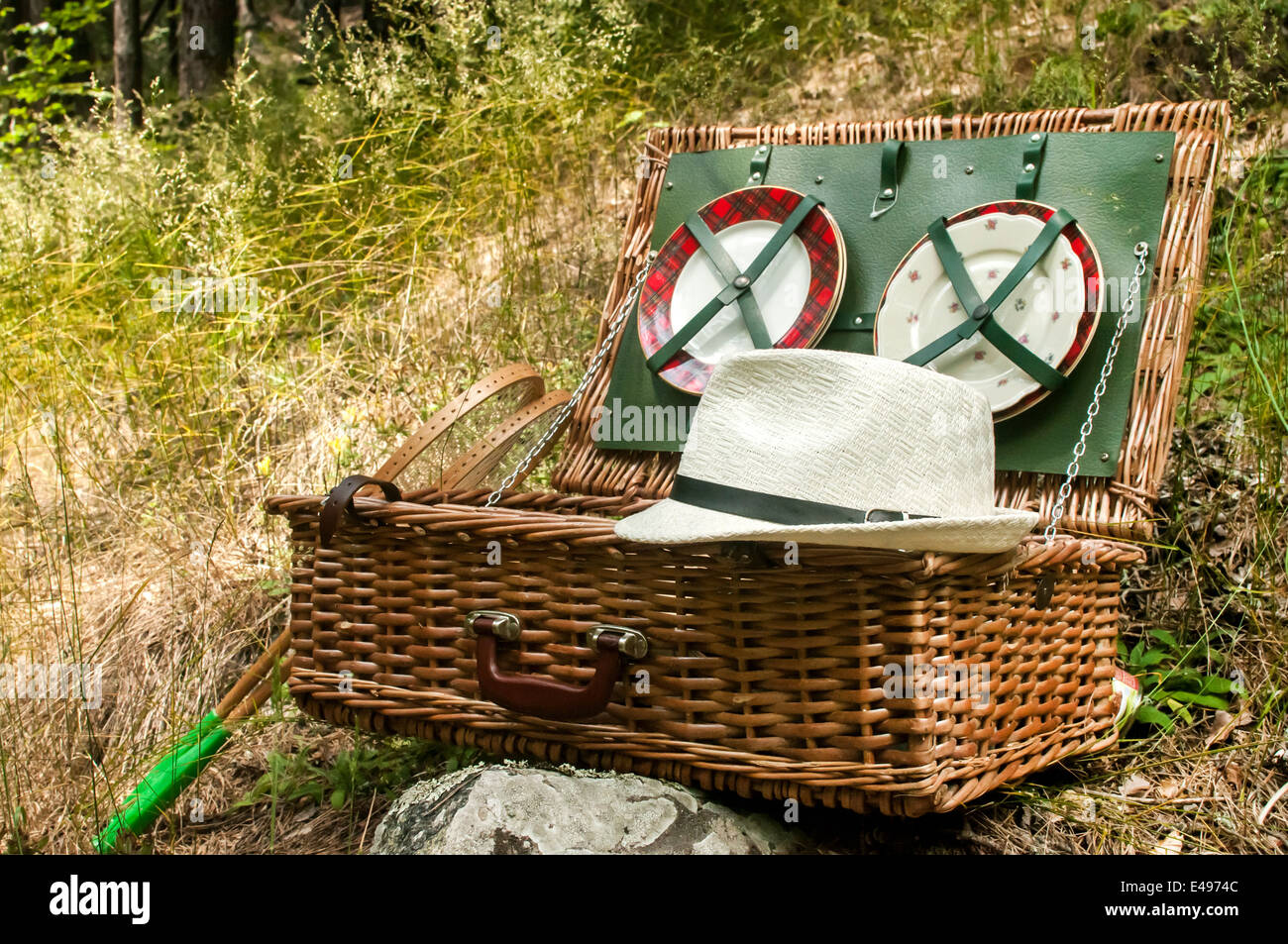 Vintage wicker picnic suitcase Stock 