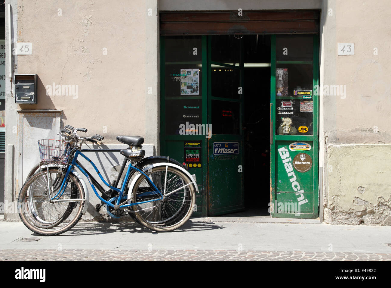 Retro bikes hires stock photography and images Alamy