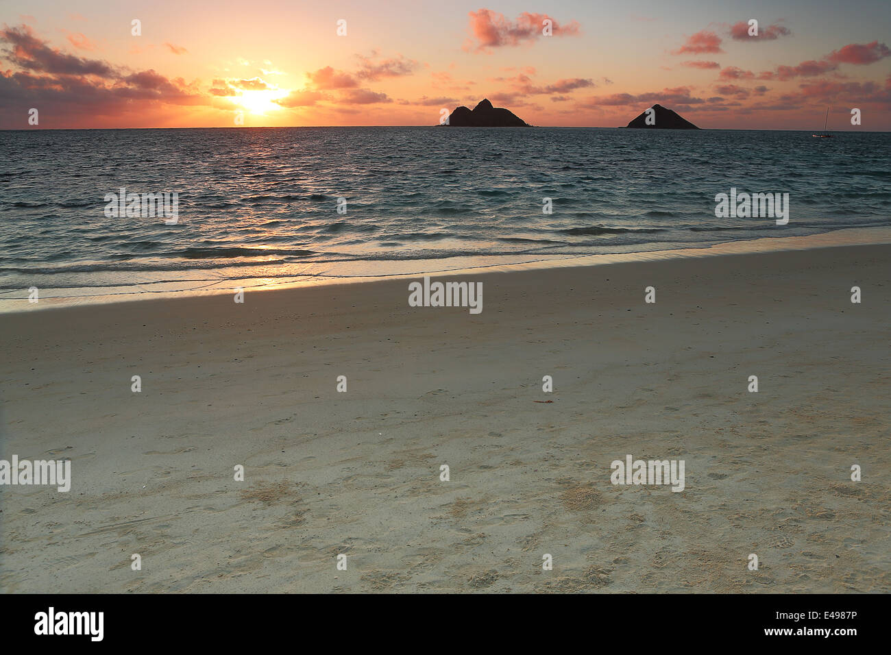 Sunrise along the beautiful Lanikai white sand beach on the island of Oahu, Hawai'i Stock Photo
