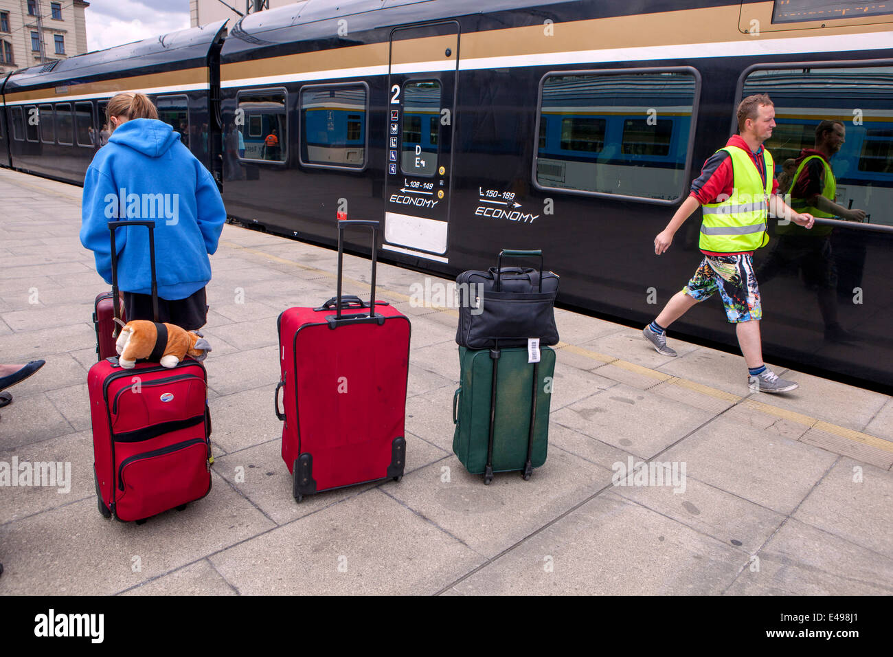 Passengers with suitcases on the platform, Main Railway Station Prague  Czech Republic Stock Photo - Alamy