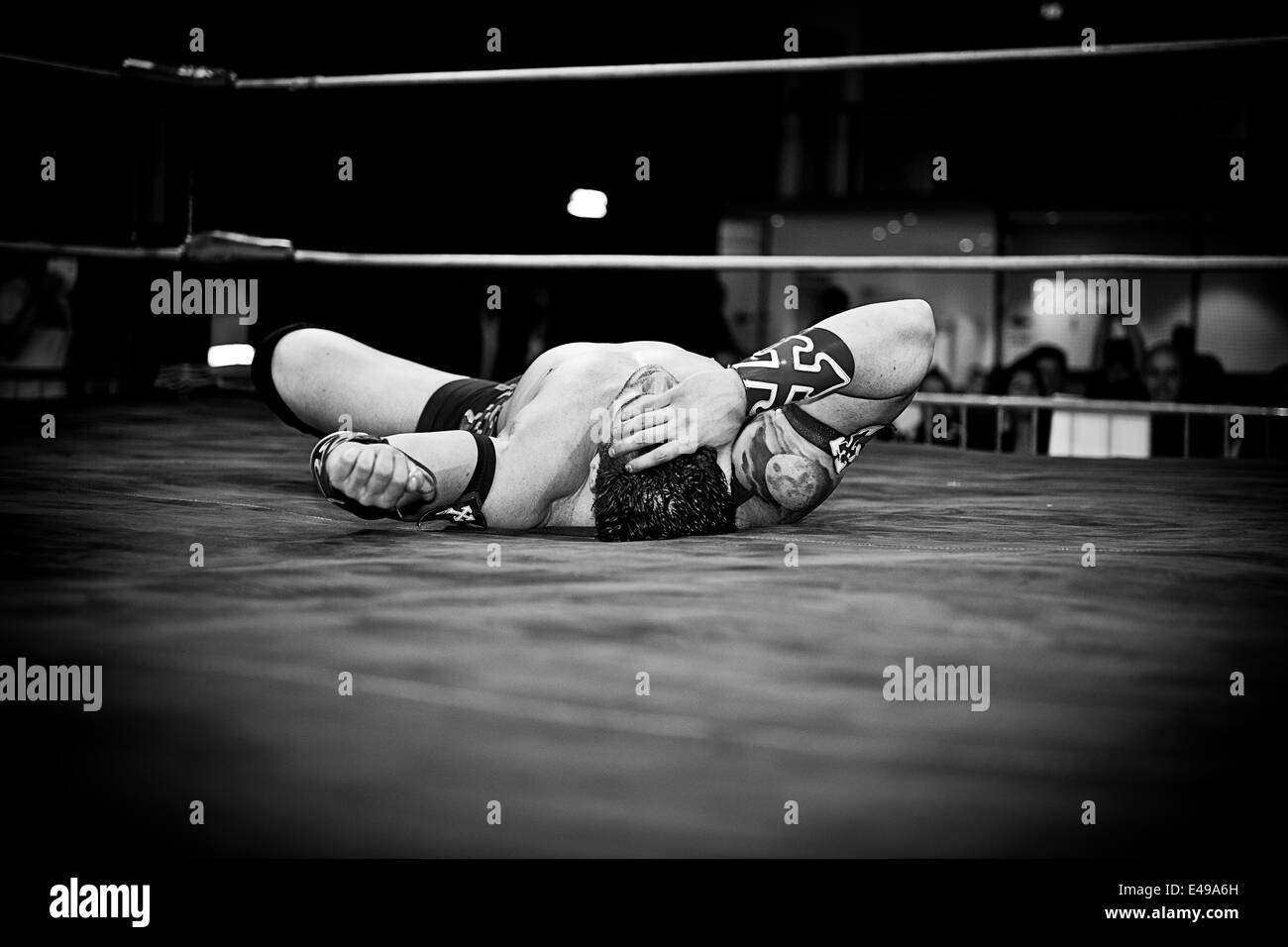 Wrestling ring Black and White Stock Photos & Images Alamy