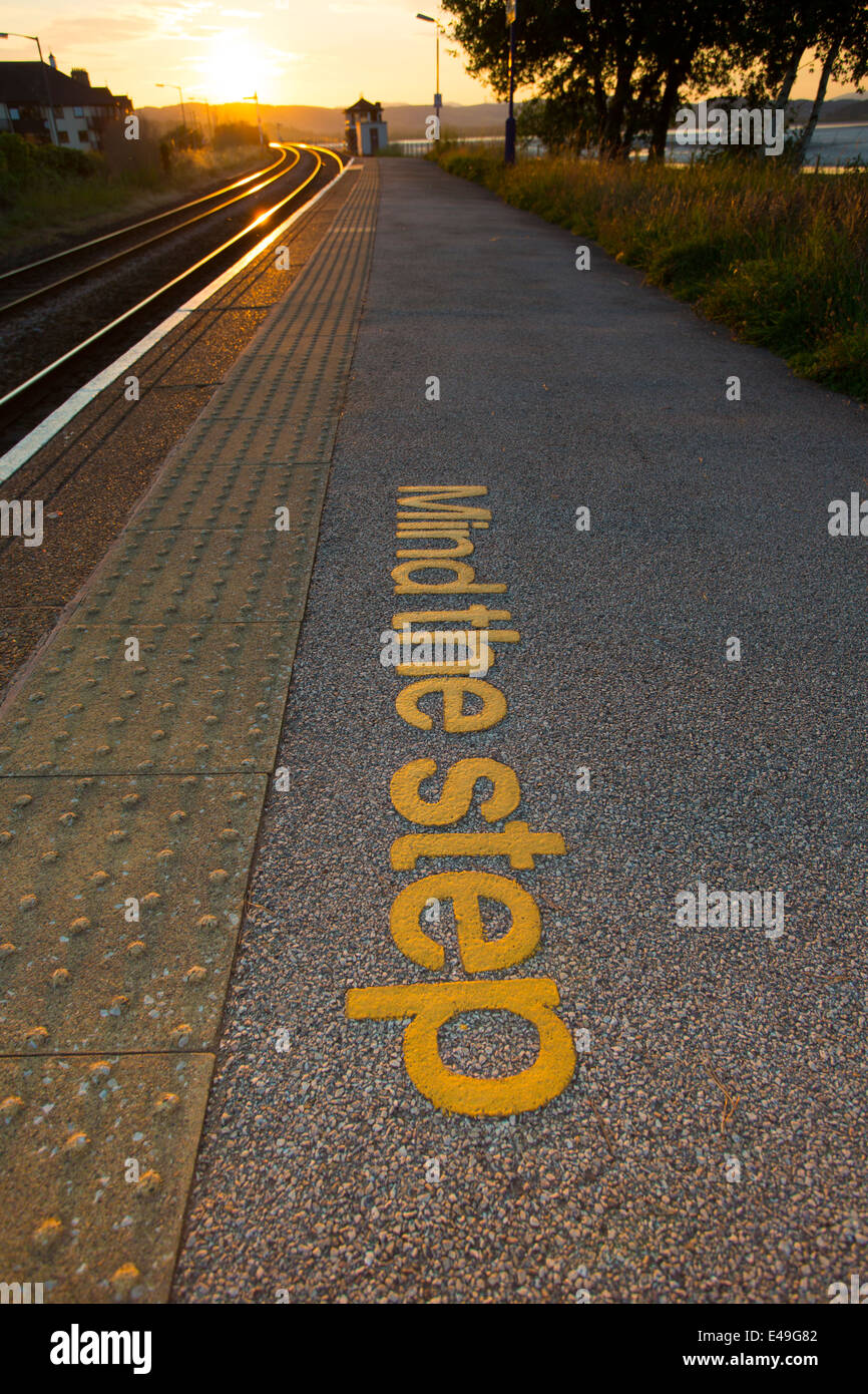 Mind The Step" Sign At Railway Station Stock Photo - Alamy