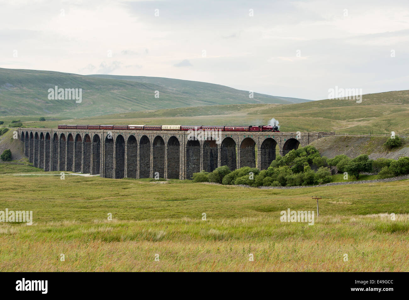 LMS Jubilee Class 45699 'Galatea' crossing the Ribblehead Viaduct, North Yorkshire Stock Photo