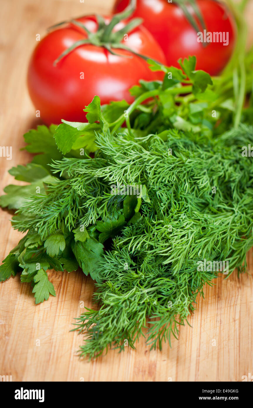 Овощи и зелень. Укроп с томатами. Томат укроп упаковка. Ассорти из зелени(кинза, укроп, лук зелёный, петрушка) (50гр)- 150 руб. Укроп томаты.