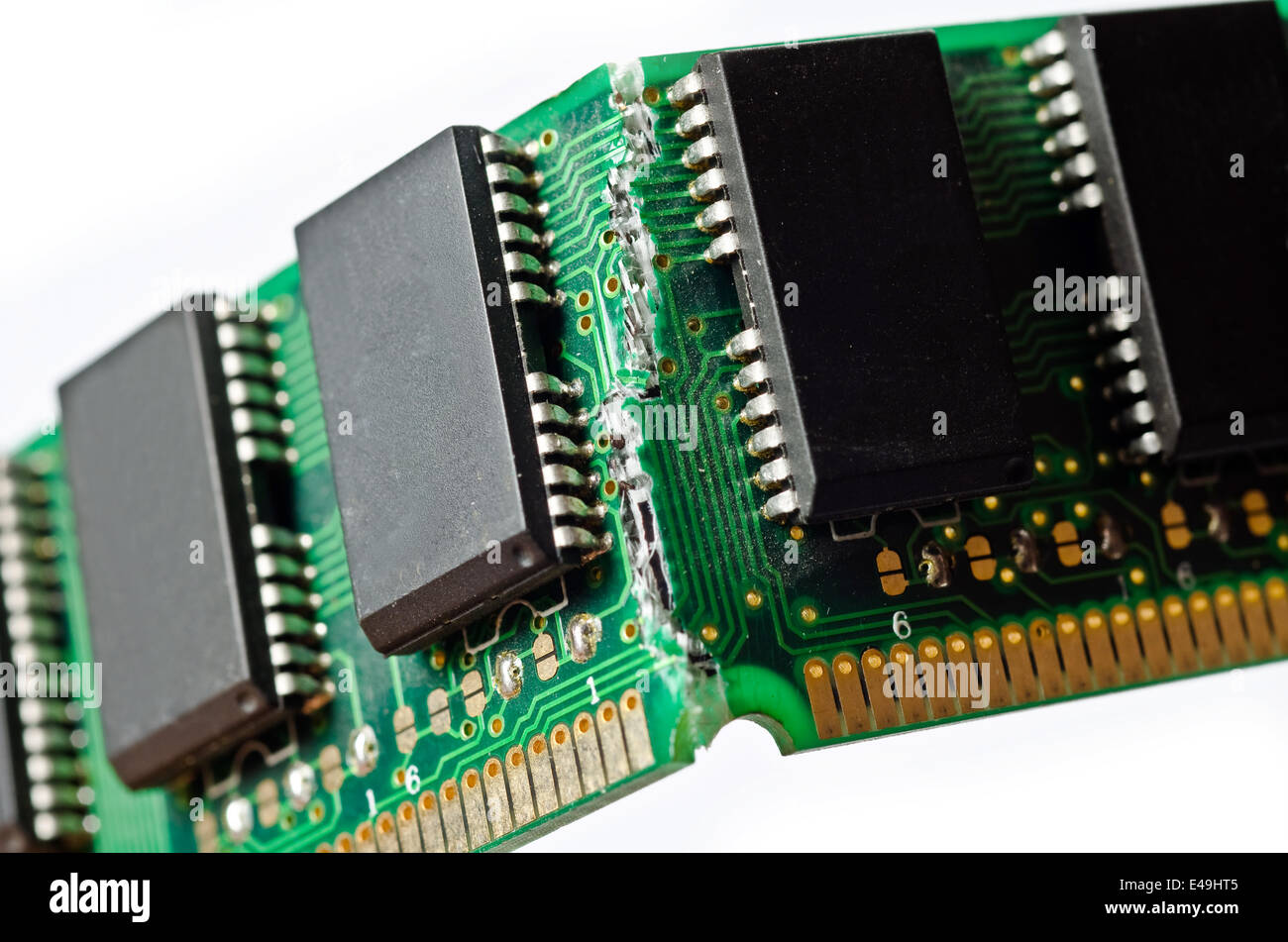 Сгоревашч оперативная память. Сломанная оперативная память. Сгоревашч оперативная память. Оперативная память 1137. Горит оперативка.